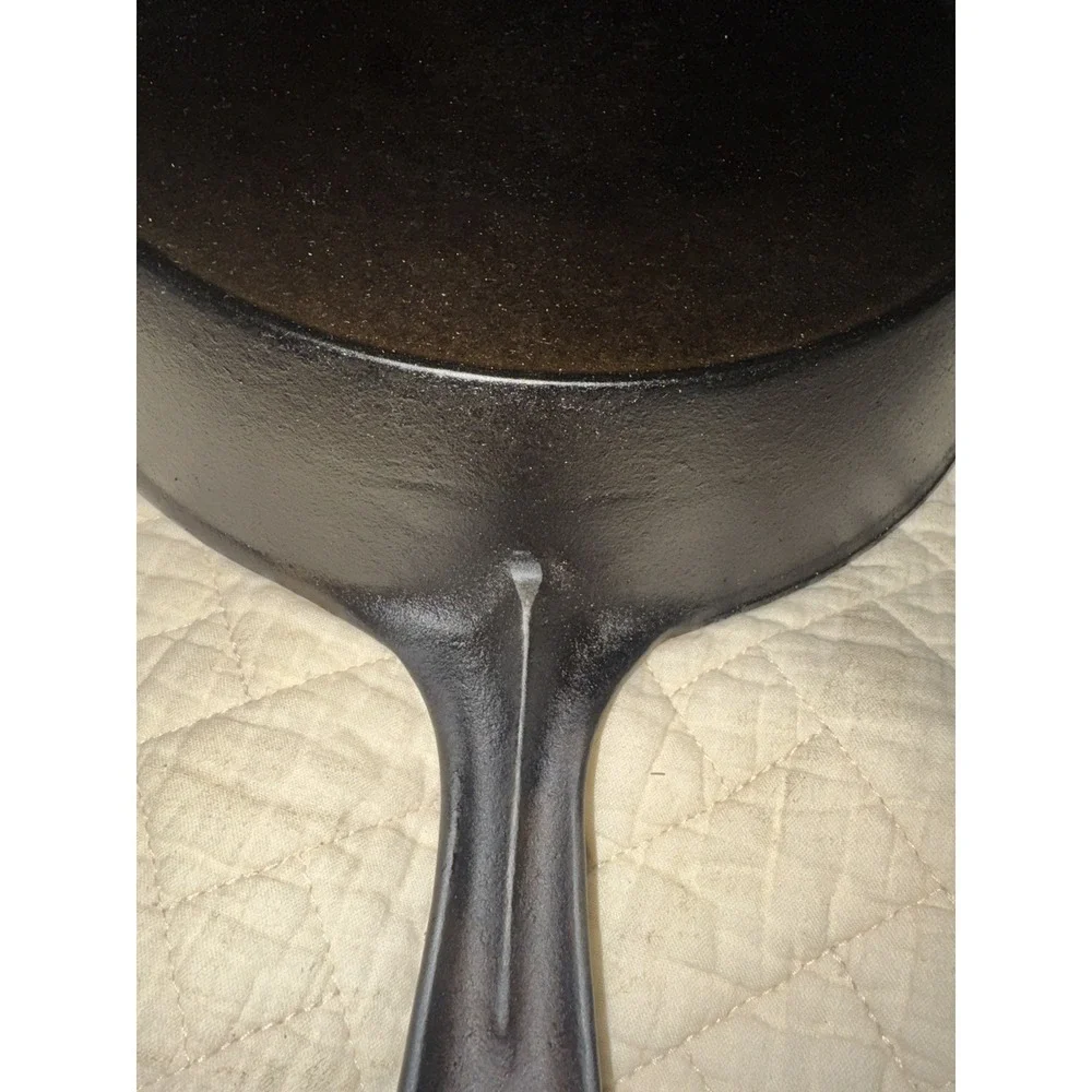 Vintage VOLLRATH  Cast Iron Skillet, No. 8, with Heat Ring- Seasoned